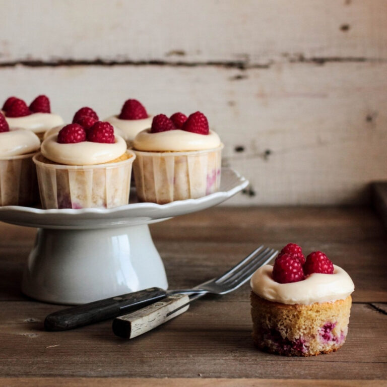 cakes_pastries_raspberry_berry_cream_dessert_sweet-612406.jpg!d